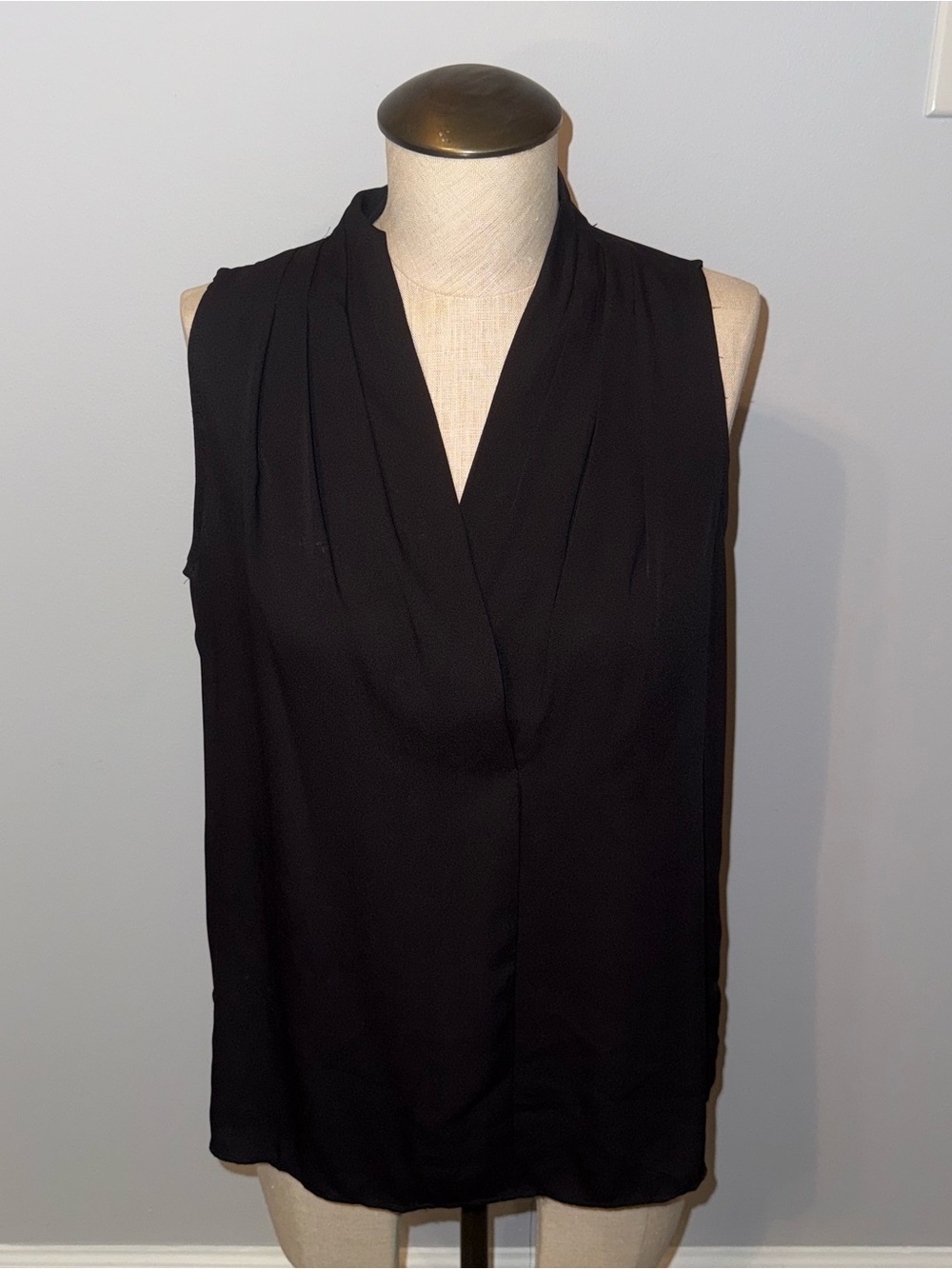 White House Black Market WHBM Black V Neck Shell Top Size XS